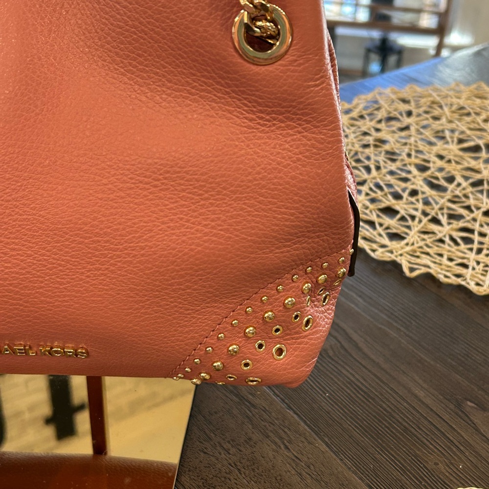 Michael Kors Blush pink Studded pebbled leather Shoulder Bag with chain handles. - Picture 5 of 16